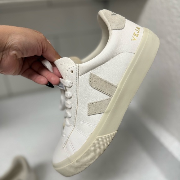 Veja Women's Cream Lace-Up Sneakers - Picture 5 of 7